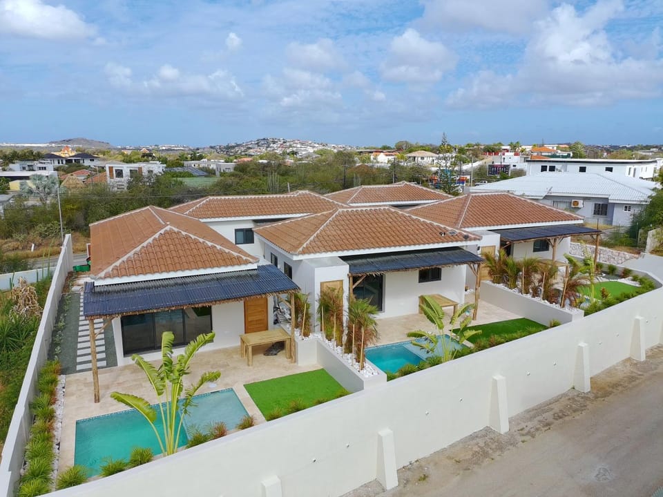 Emma Luxury Pool Suites Resort Resort in Jan Thiel
