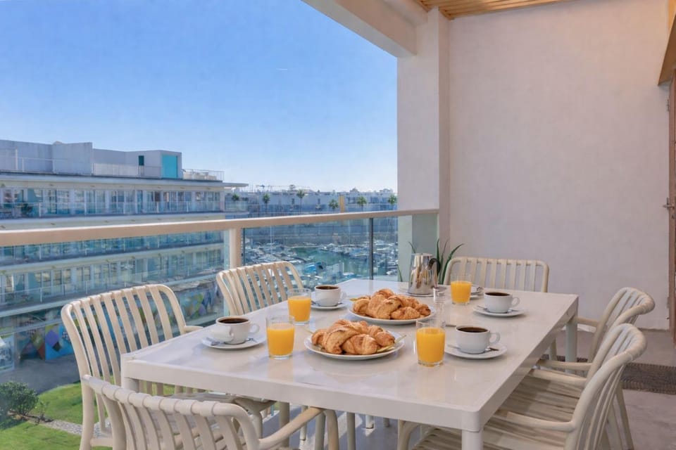 Alba Marina Apartment, with 3 Bedrooms and Hotel Pool Apartment in Lagos