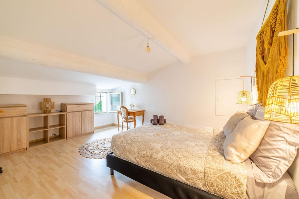 Bed, Photo of the whole room, Bedroom, wardrobe