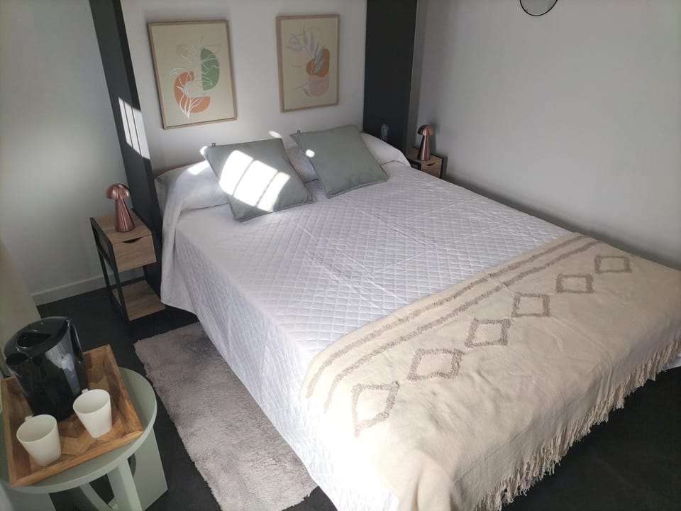 Habitación privada con encanto y vistas al Bidasoa Vacation rental in Hendaye