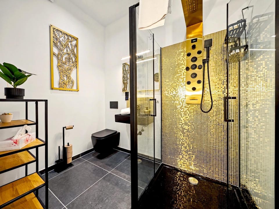 Shiny Loft für bis zu14, Sauna, Billardtisch, 3 Badezimmer Apartment in Nuremberg