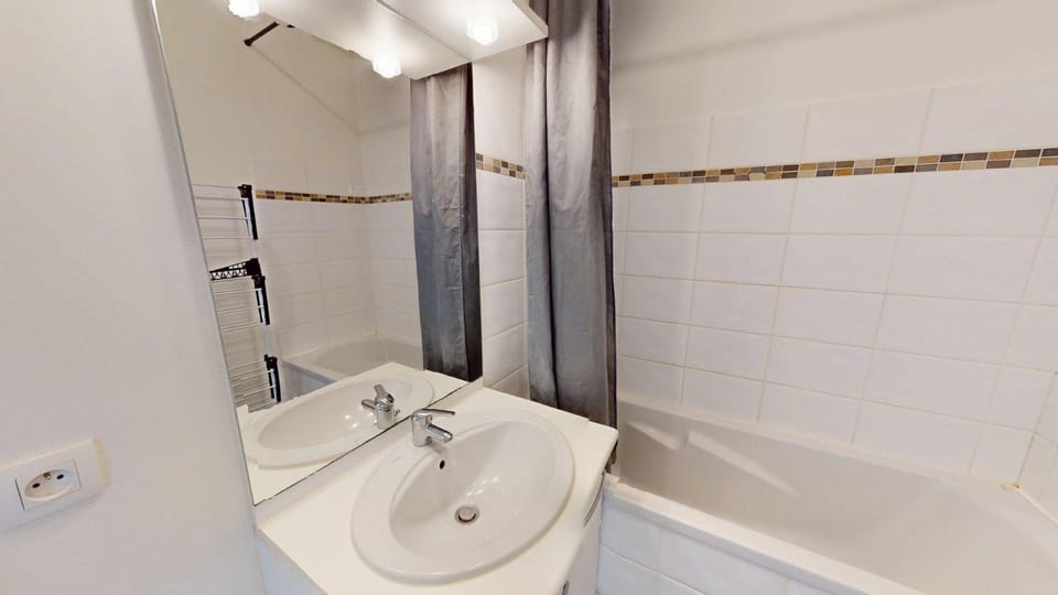 Bathroom, Bath