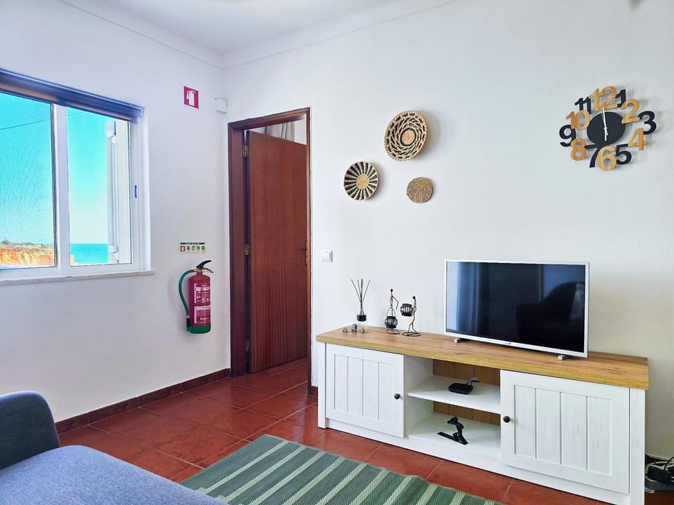 TV and multimedia, View (from property/room), Living room, Sea view
