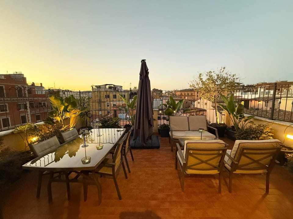 Patio, Nearby landmark, View (from property/room), View (from property/room), Balcony/Terrace, Balcony/Terrace, Living room, Dining area, City view, City view, Landmark view, Landmark view, Sunset, furniture