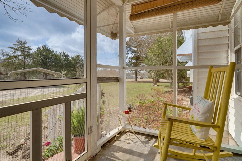 2-Acre Farmhouse w/ Animals! Allendale Retreat House in South Carolina