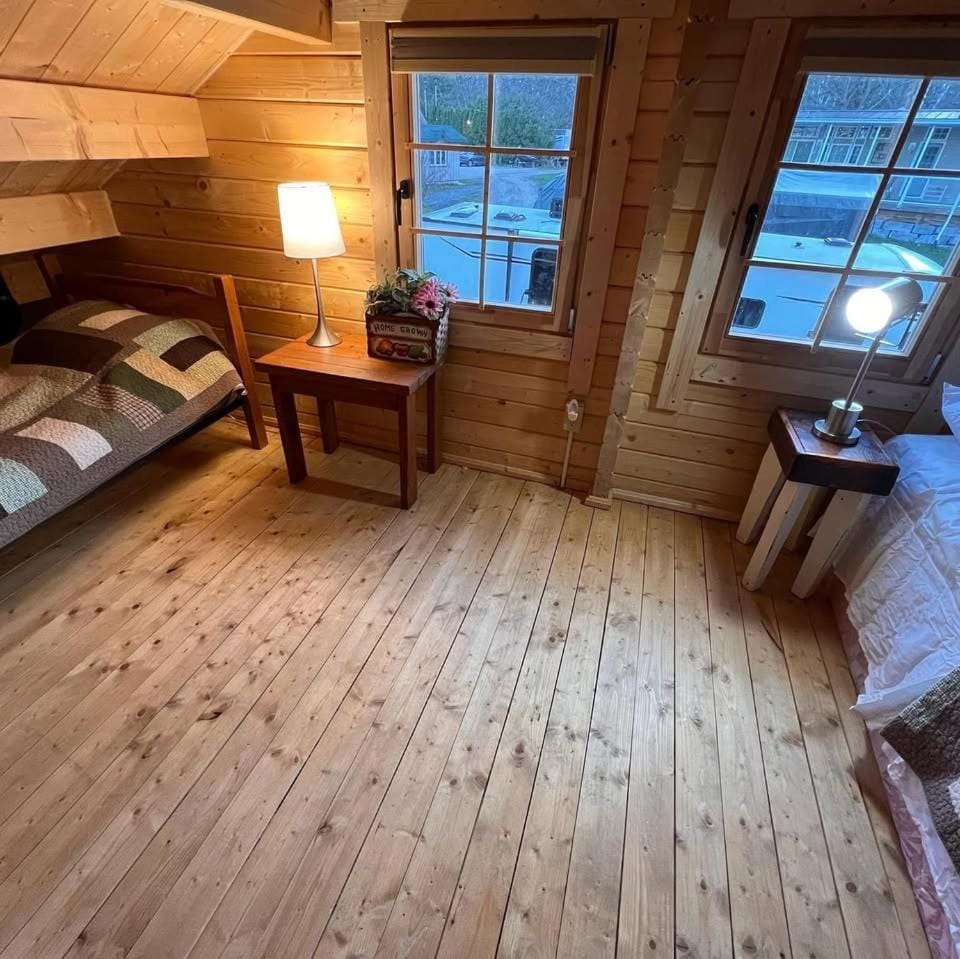 Pines Lakefront Cottage at Horseshoe Lake House in Seguin