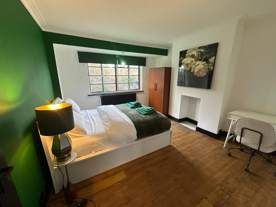 1970s Mid-Century Home with Iconic Bedrooms Apartment in Enfield
