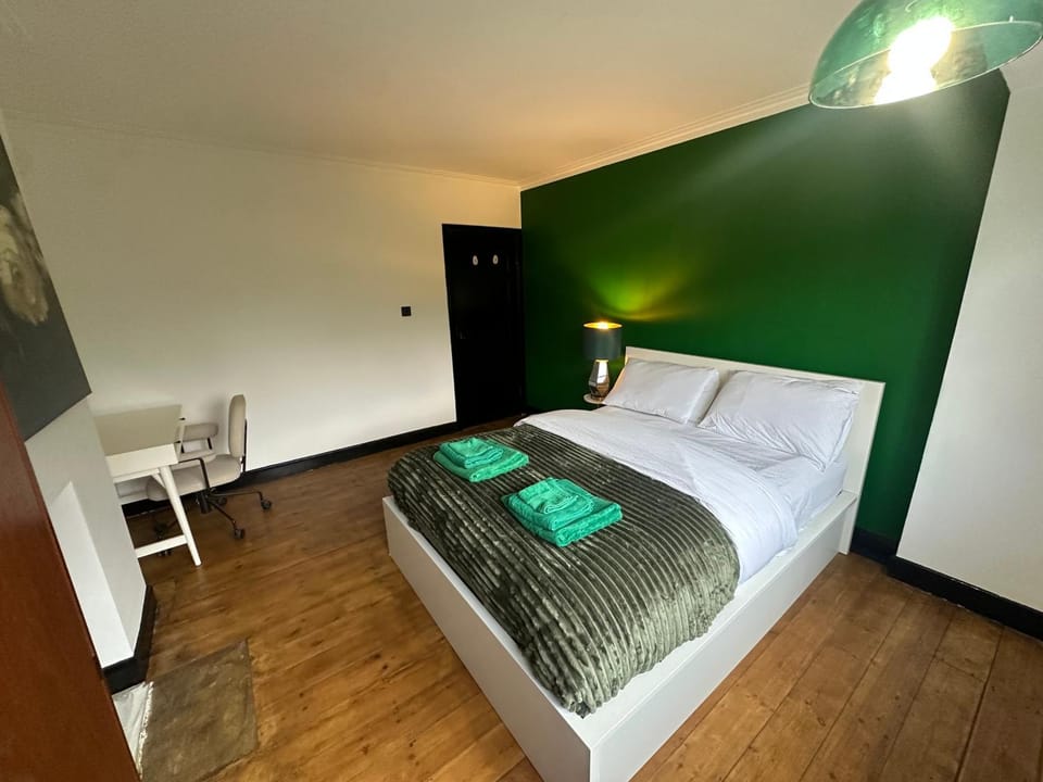 1970s Mid-Century Home with Iconic Bedrooms Apartment in Enfield