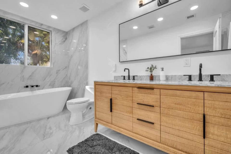 The Coconut Grove Escape Family Designer 3BR Home House in Coconut Grove