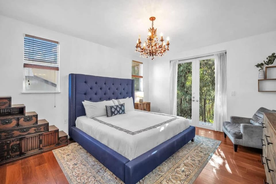 The Coconut Grove Escape Family Designer 3BR Home House in Coconut Grove
