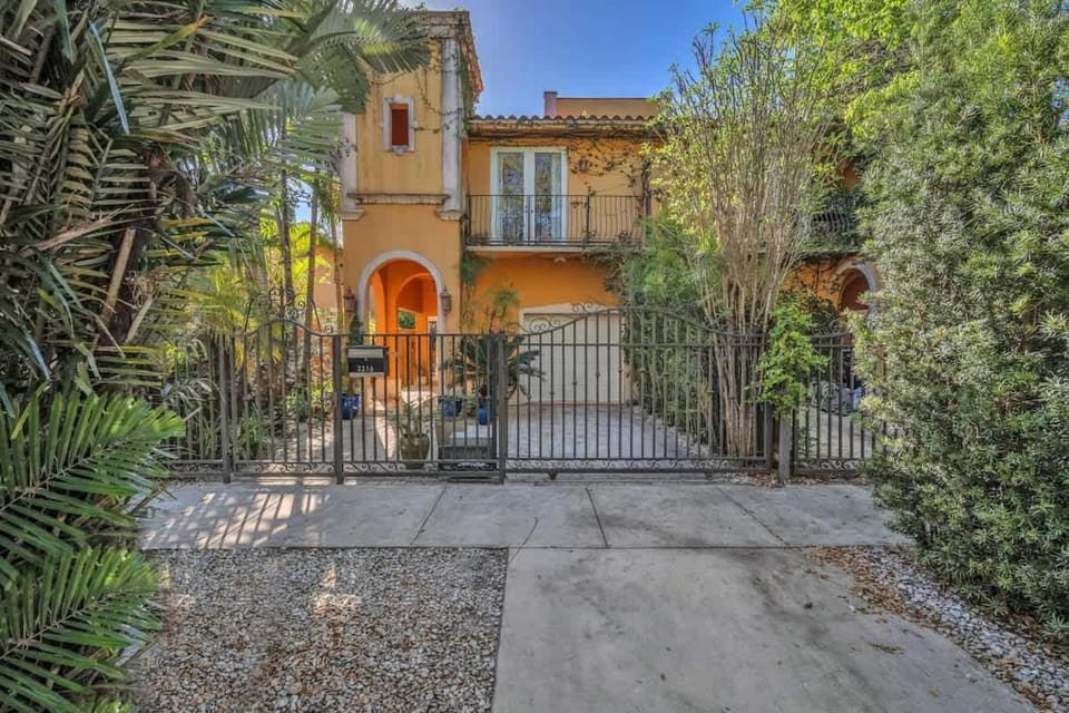 The Coconut Grove Escape Family Designer 3BR Home House in Coconut Grove