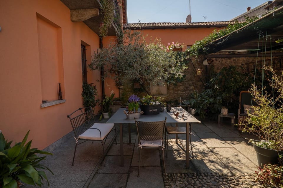 Property building, Spring, Day, Dining area, Inner courtyard view