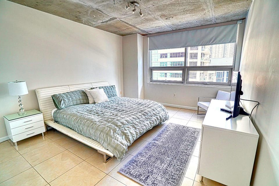 Bed, TV and multimedia, Bedroom