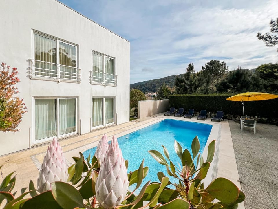 Property building, Swimming pool, sunbed