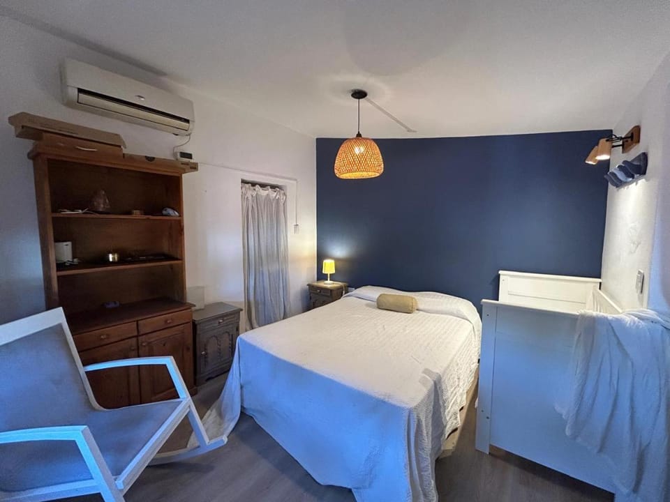 Bed, Photo of the whole room, Bedroom, air conditioner