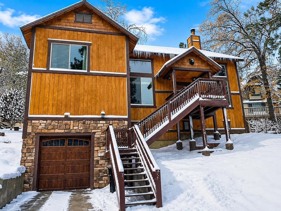 Property building, Day, Winter