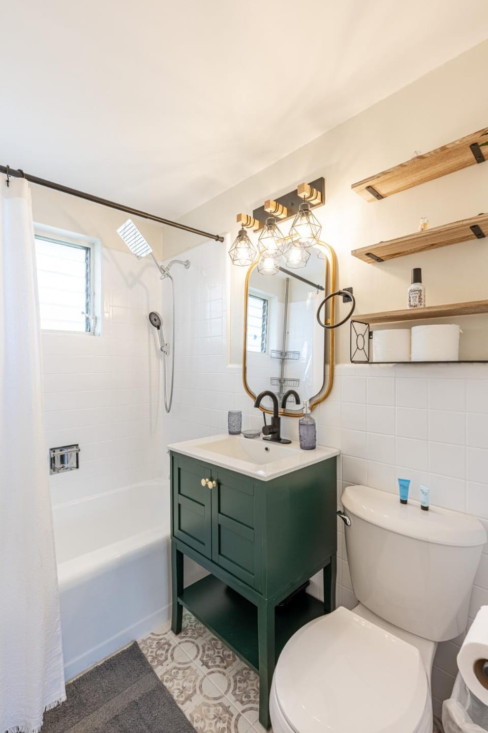 Waterfront 3-Bedroom Escape House in Lauderdale Isles