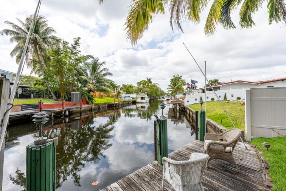 Waterfront 3-Bedroom Escape House in Lauderdale Isles