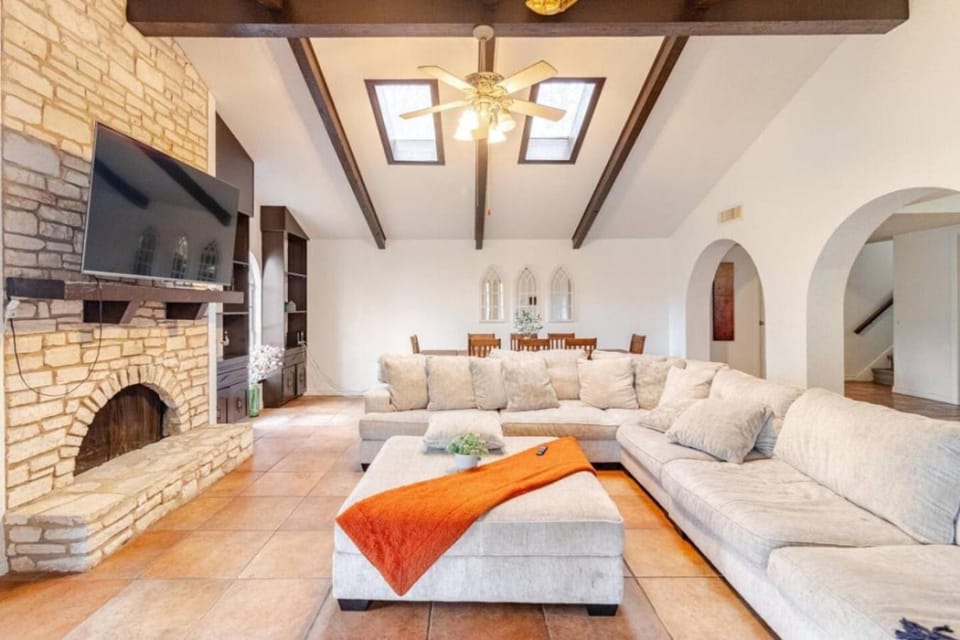 TV and multimedia, Living room, Photo of the whole room, Seating area