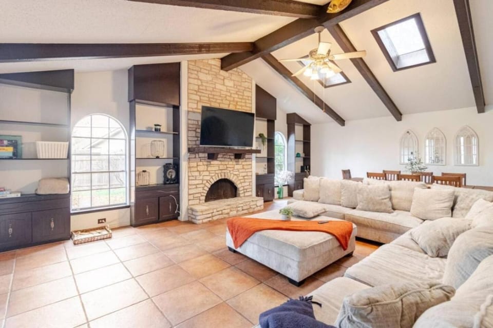 Communal lounge/ TV room, TV and multimedia, Living room, Seating area, Evening entertainment, fireplace