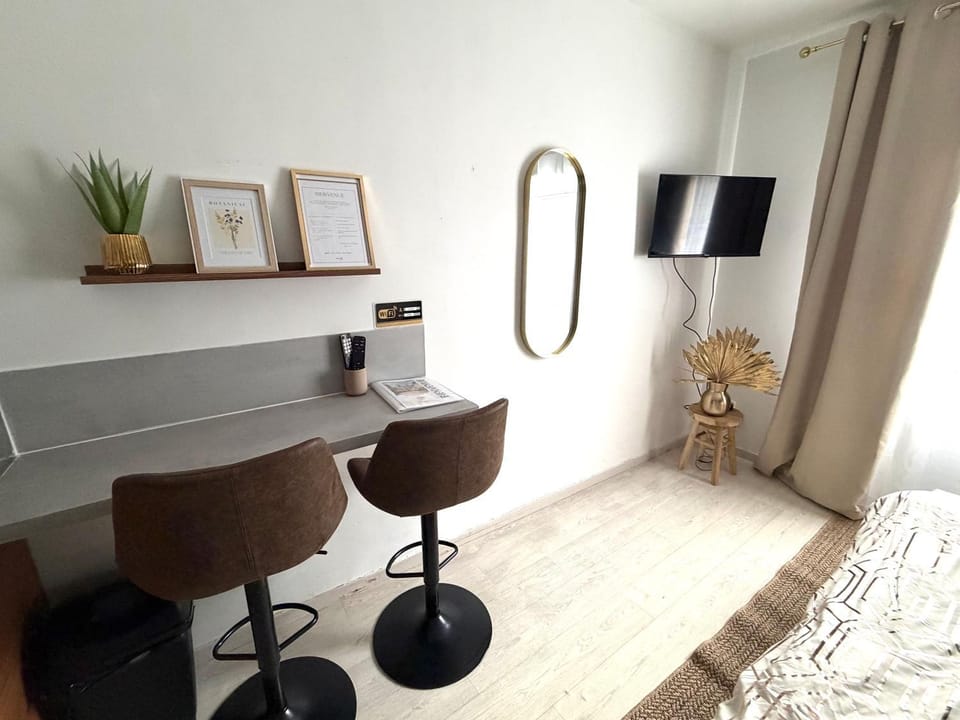Studio Cozy Centre Bourges équipé WIFI Tv Connectée Apartment in Bourges
