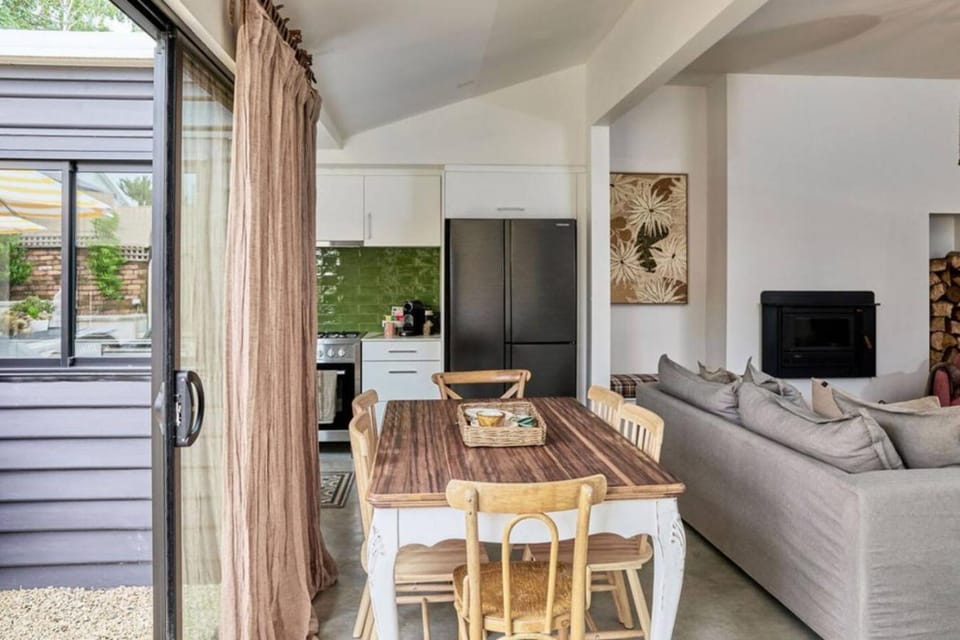 The Garden Cottage convenient, central stay with parking House in Launceston