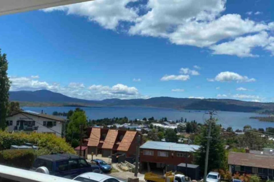 Natural landscape, Balcony/Terrace, Balcony/Terrace, Lake view, Mountain view