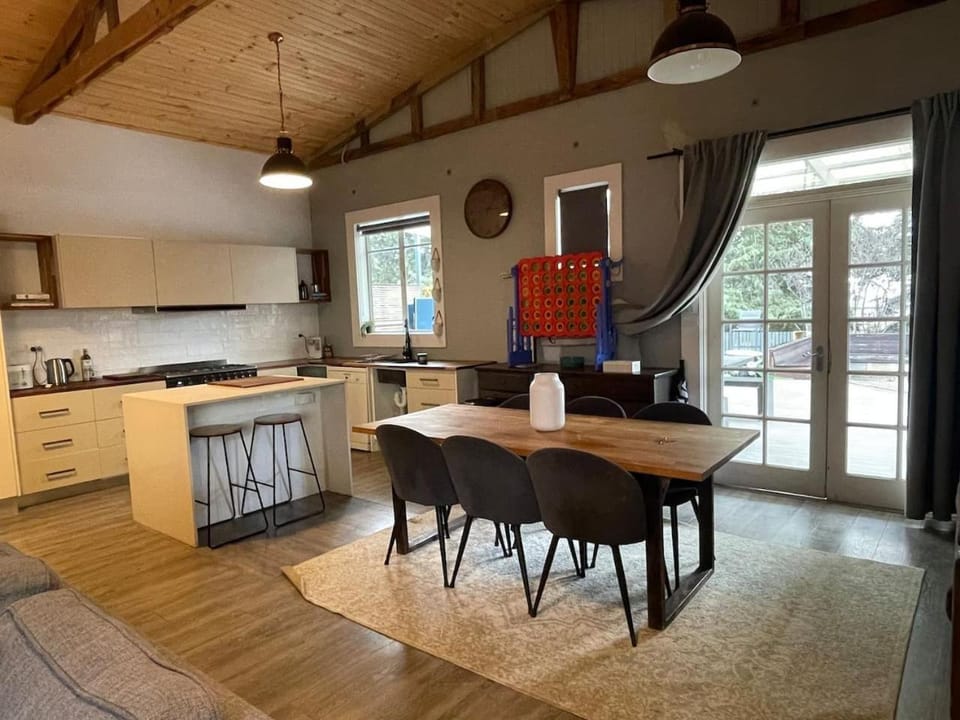 Central Fun and Cozy House in Jindabyne