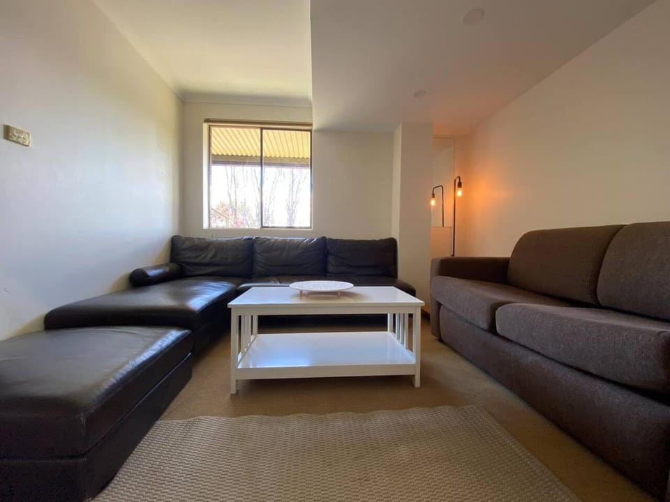 Comfy Lake views with BBQ Deck Apartment in Jindabyne
