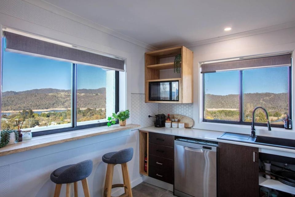 Stunning Water Views 3 Apartment in Jindabyne