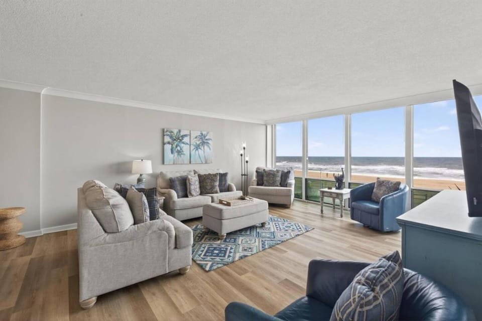 Beachfront Condo Pool Surfing Fishing EW 205 House in Virginia Beach
