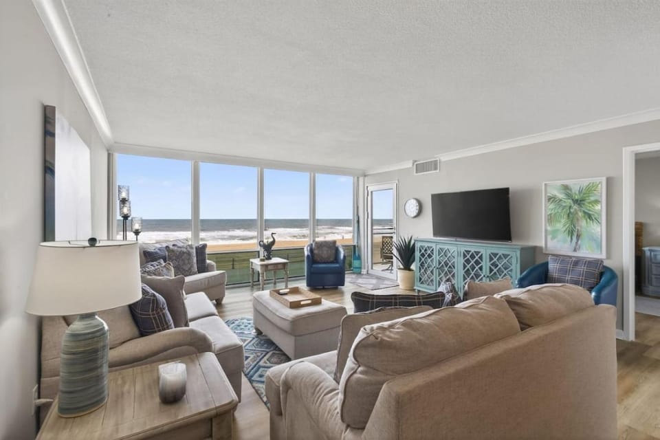 Beachfront Condo Pool Surfing Fishing EW 205 House in Virginia Beach