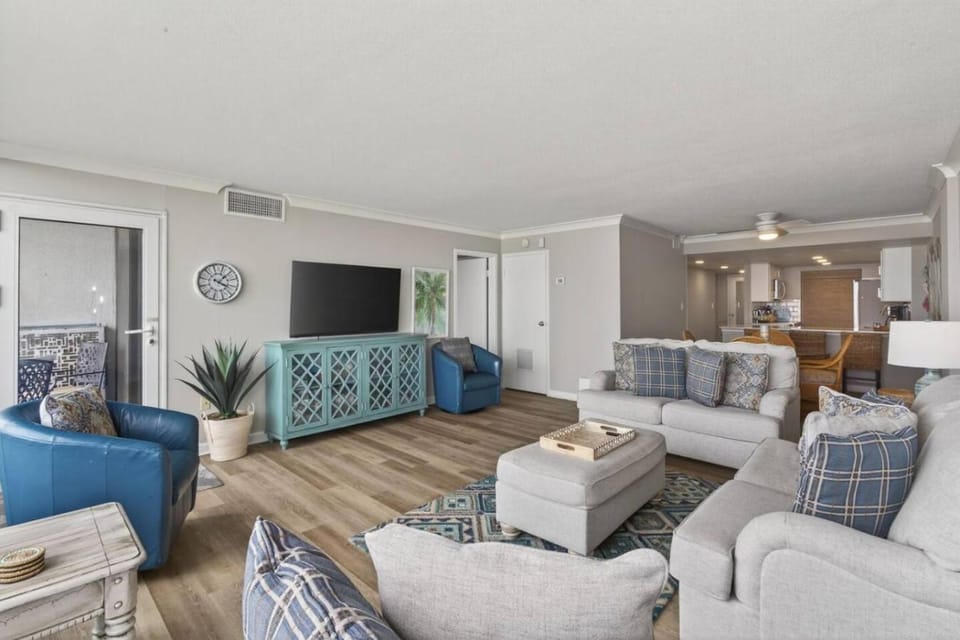 Beachfront Condo Pool Surfing Fishing EW 205 House in Virginia Beach