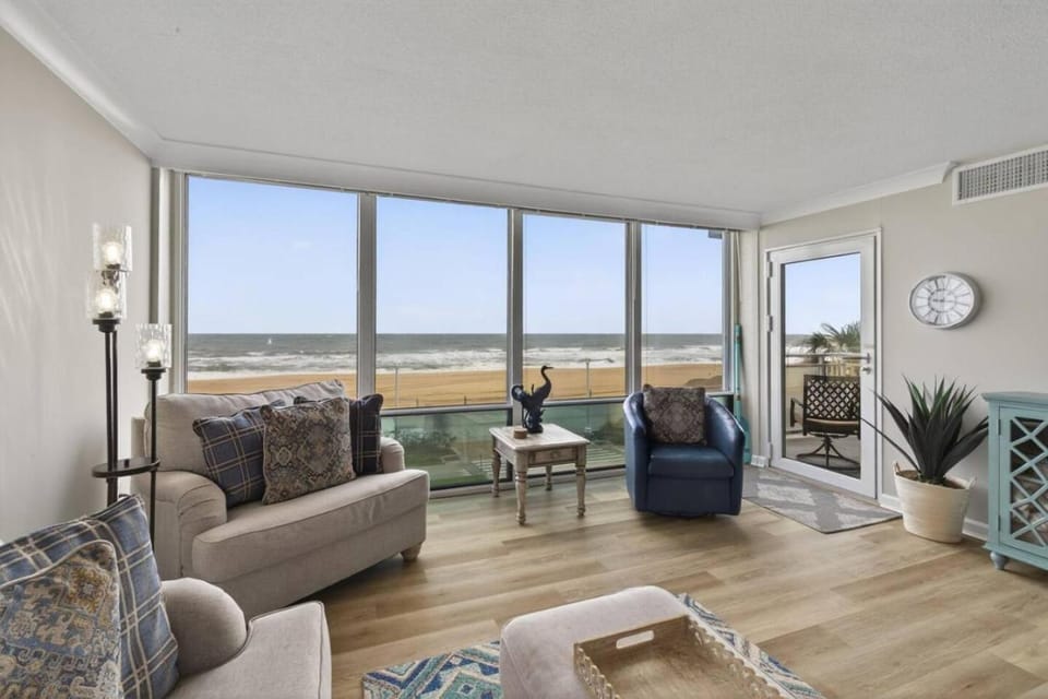 Beachfront Condo Pool Surfing Fishing EW 205 House in Virginia Beach