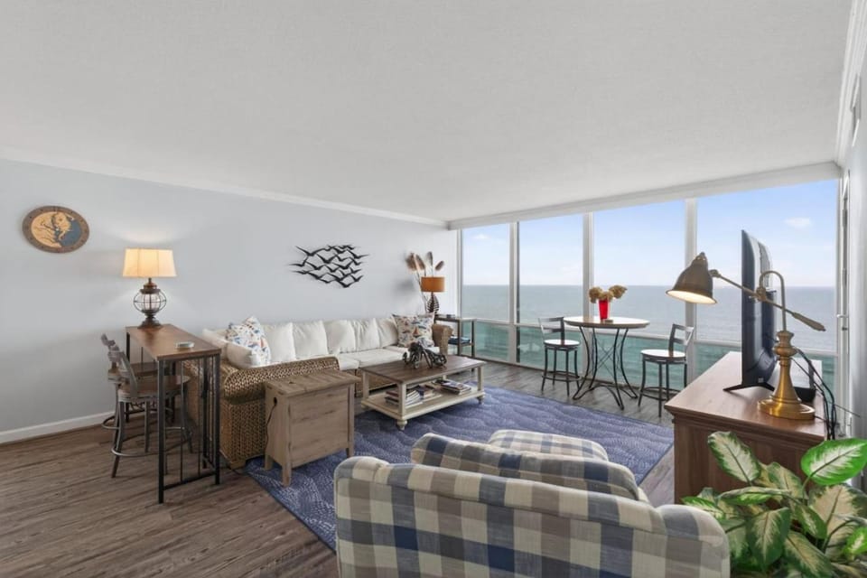 Beachfront Condo Pool Surfing Fishing EW 1101 House in Virginia Beach