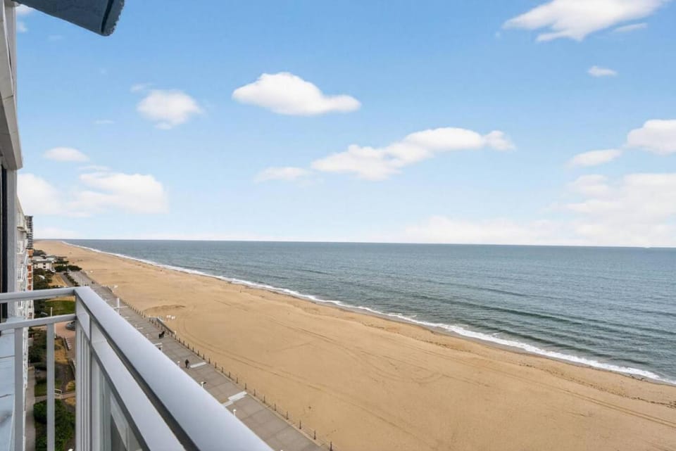 Beachfront Condo Pool Surfing Fishing EW 1101 House in Virginia Beach