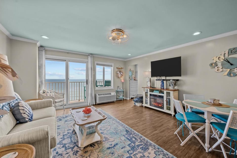 Oceanfront Beach Condo, Pool, Gym, Fishing Surfing House in Dam Neck