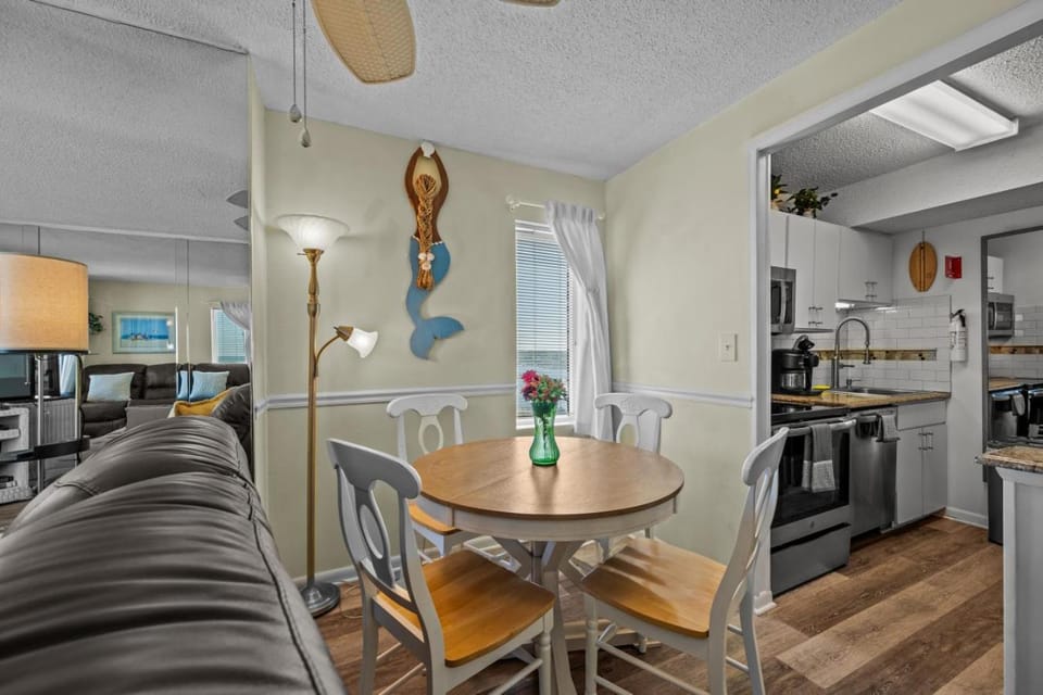 Oceanfront Beach Condo, Pool, Gym, Fishing Surfing House in Dam Neck