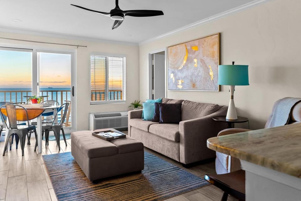 Oceanfront Beach Condo, Pool, Gym, Fishing Surfing House in Dam Neck
