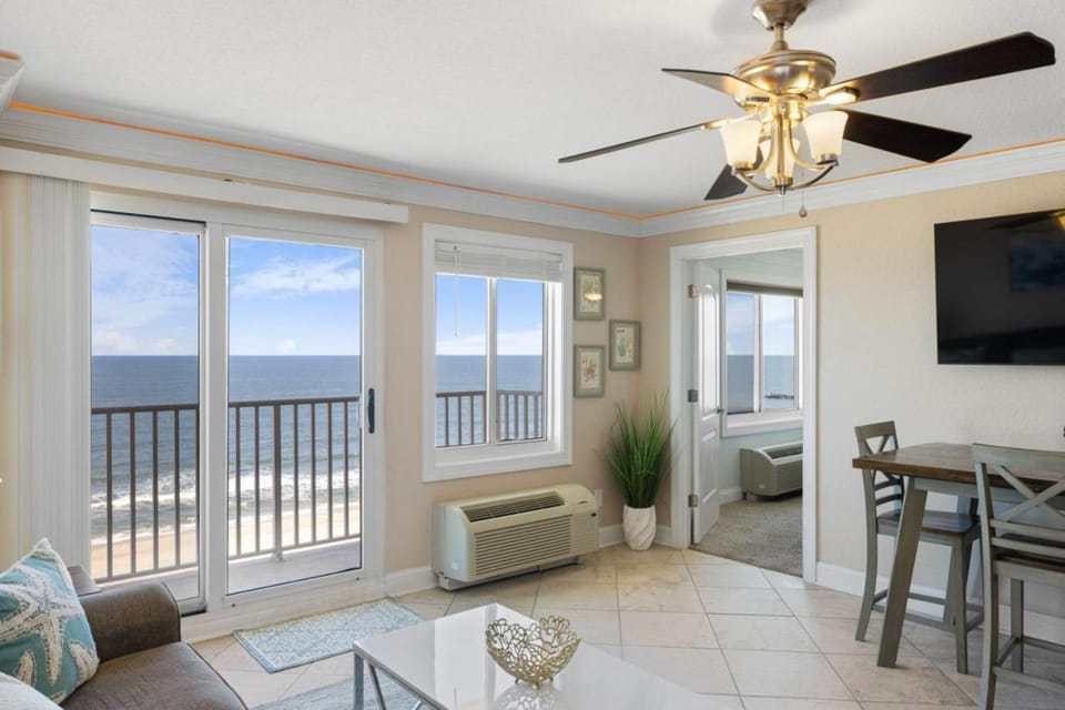 Oceanfront Beach Condo, Pool, Gym, Fishing Surfing House in Dam Neck