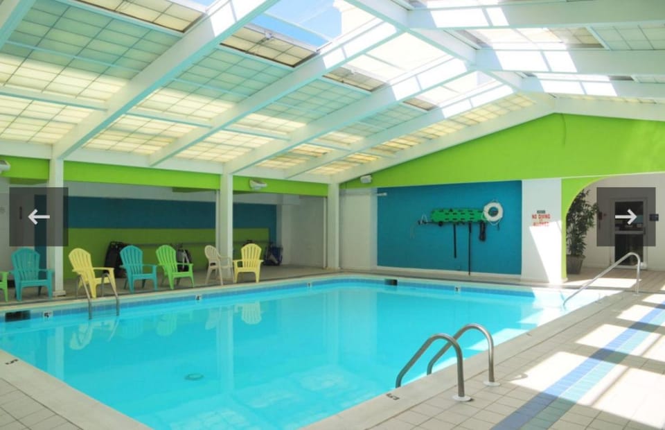 Oceanfront Beach Condo, Pool, Gym, Fishing Surfing House in Dam Neck