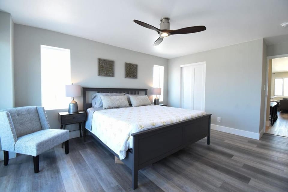 Oceanfront Beach Condo, Pool, Gym, Fishing Surfing House in Dam Neck