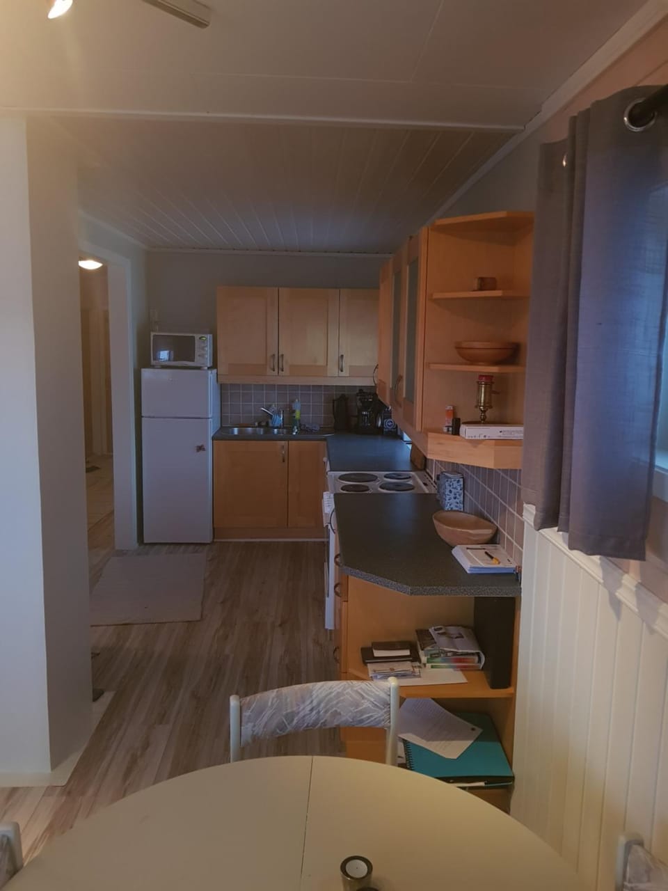 Kitchen or kitchenette, dishwasher, stove