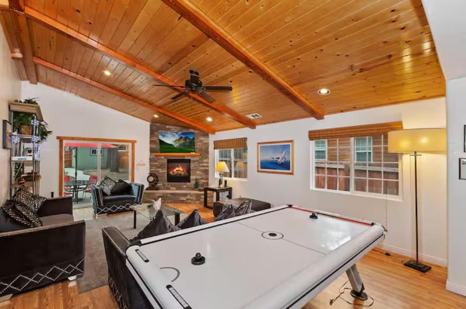 Living room, Seating area, fireplace