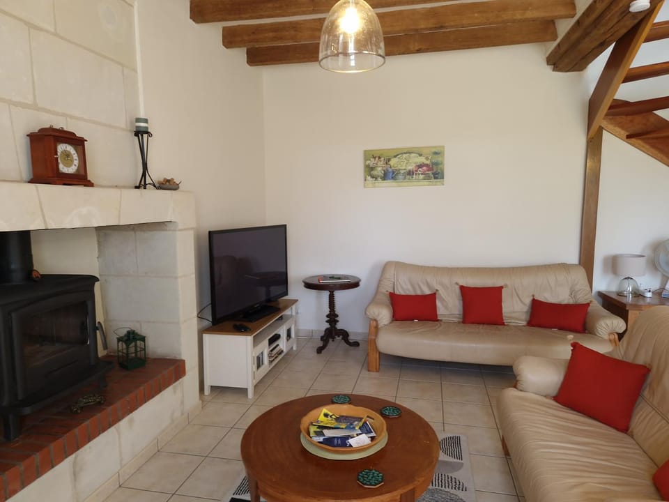 TV and multimedia, Living room, Seating area, Evening entertainment
