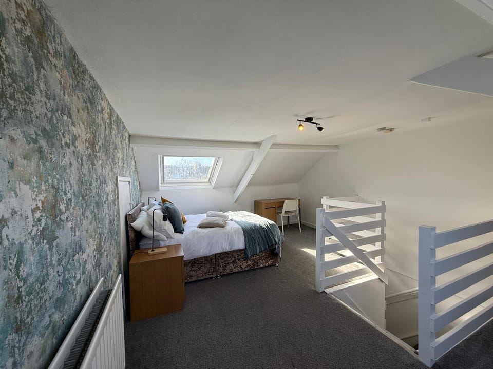 Photo of the whole room, Bedroom