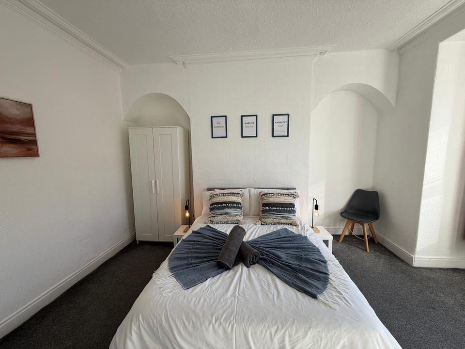 Bed, Photo of the whole room