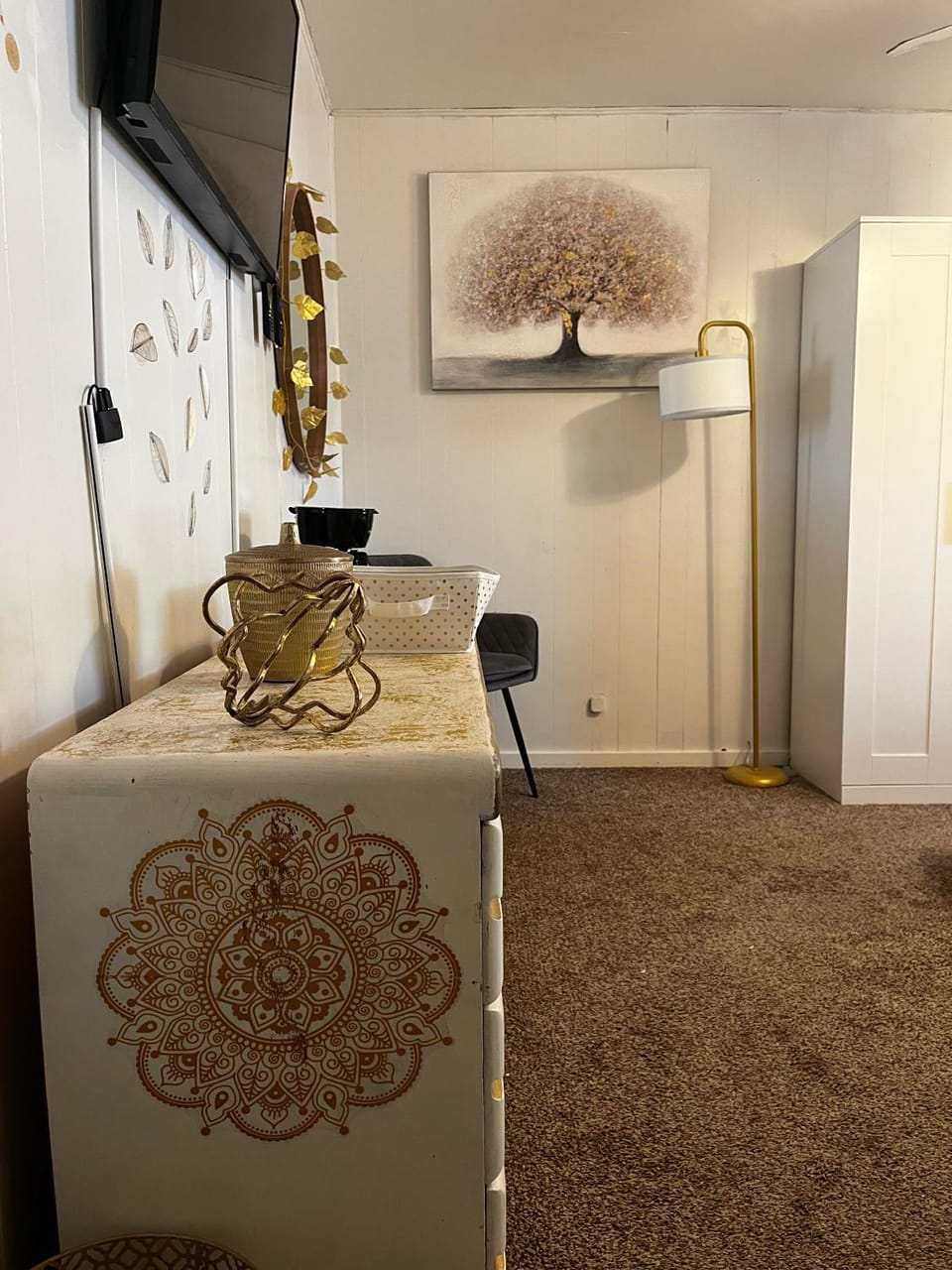 Boutique Elegant Gold Room Kitchenette With EV Charger Vacation rental in Sierra Nevada