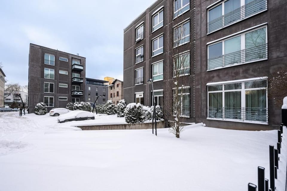 Quiet 2BR Steps from Old Town, Parking garage Apartment in Tallinn