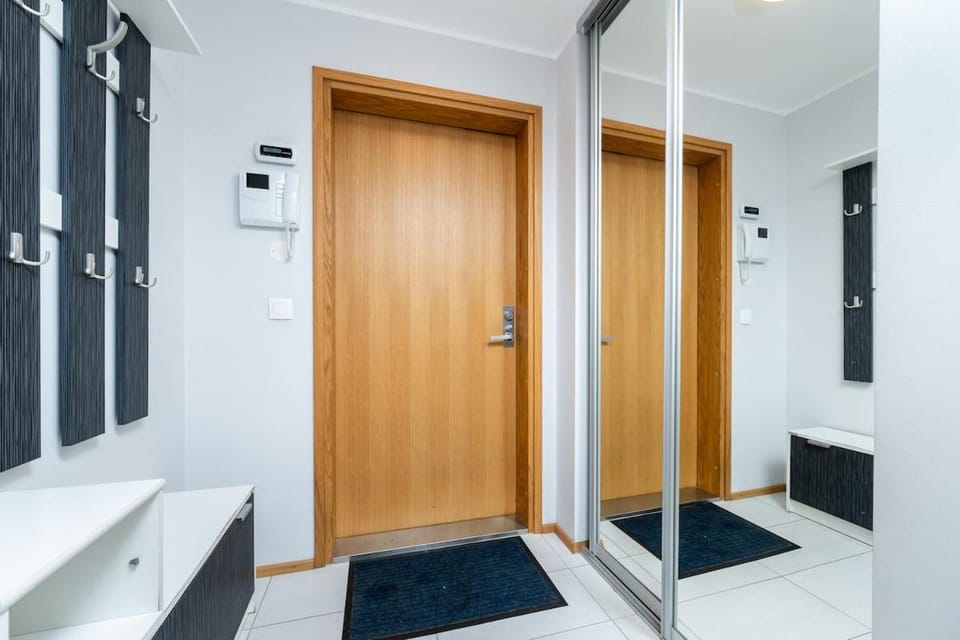 Quiet 2BR Steps from Old Town, Parking garage Apartment in Tallinn